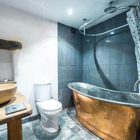 St Davids Hideaway With Roll-Top Bath & Log Burner 외부 사진