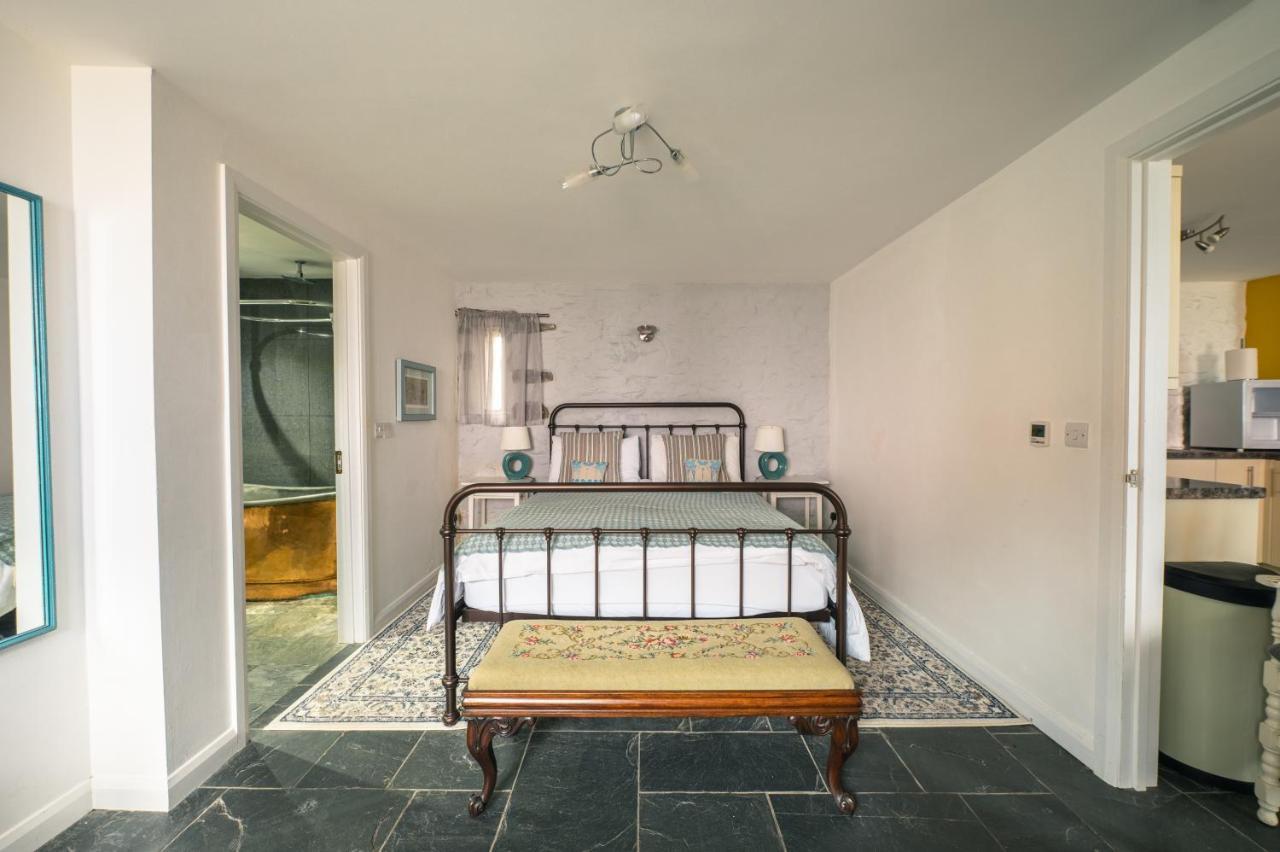 St Davids Hideaway With Roll-Top Bath & Log Burner 외부 사진