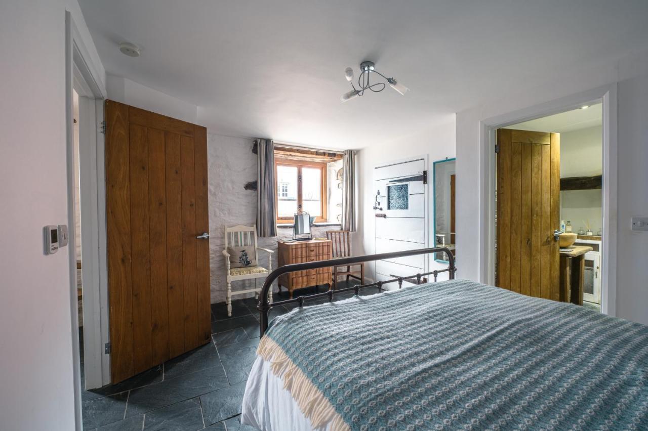 St Davids Hideaway With Roll-Top Bath & Log Burner 외부 사진