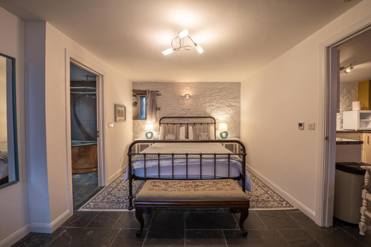 St Davids Hideaway With Roll-Top Bath & Log Burner 외부 사진