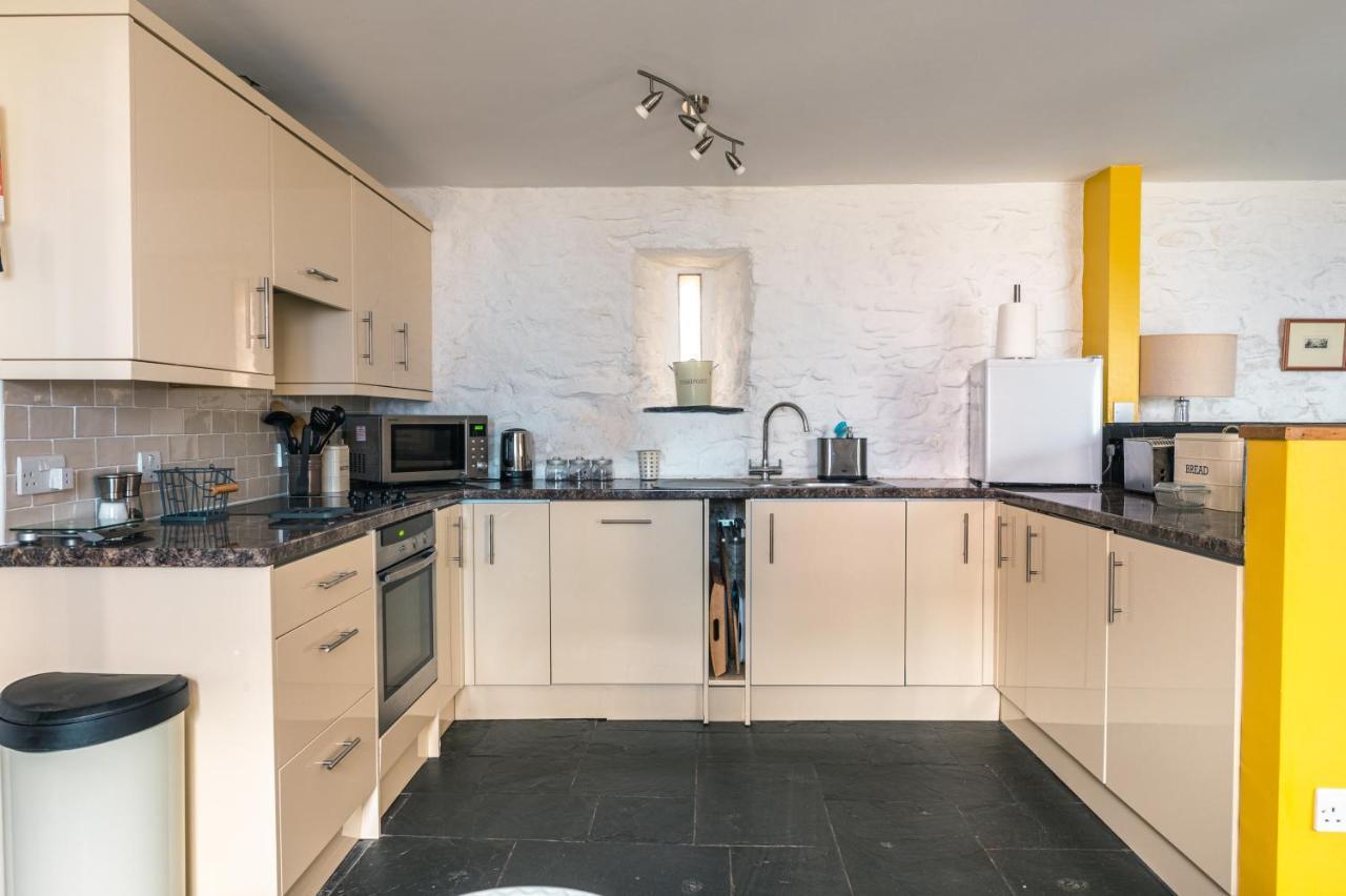 St Davids Hideaway With Roll-Top Bath & Log Burner 외부 사진