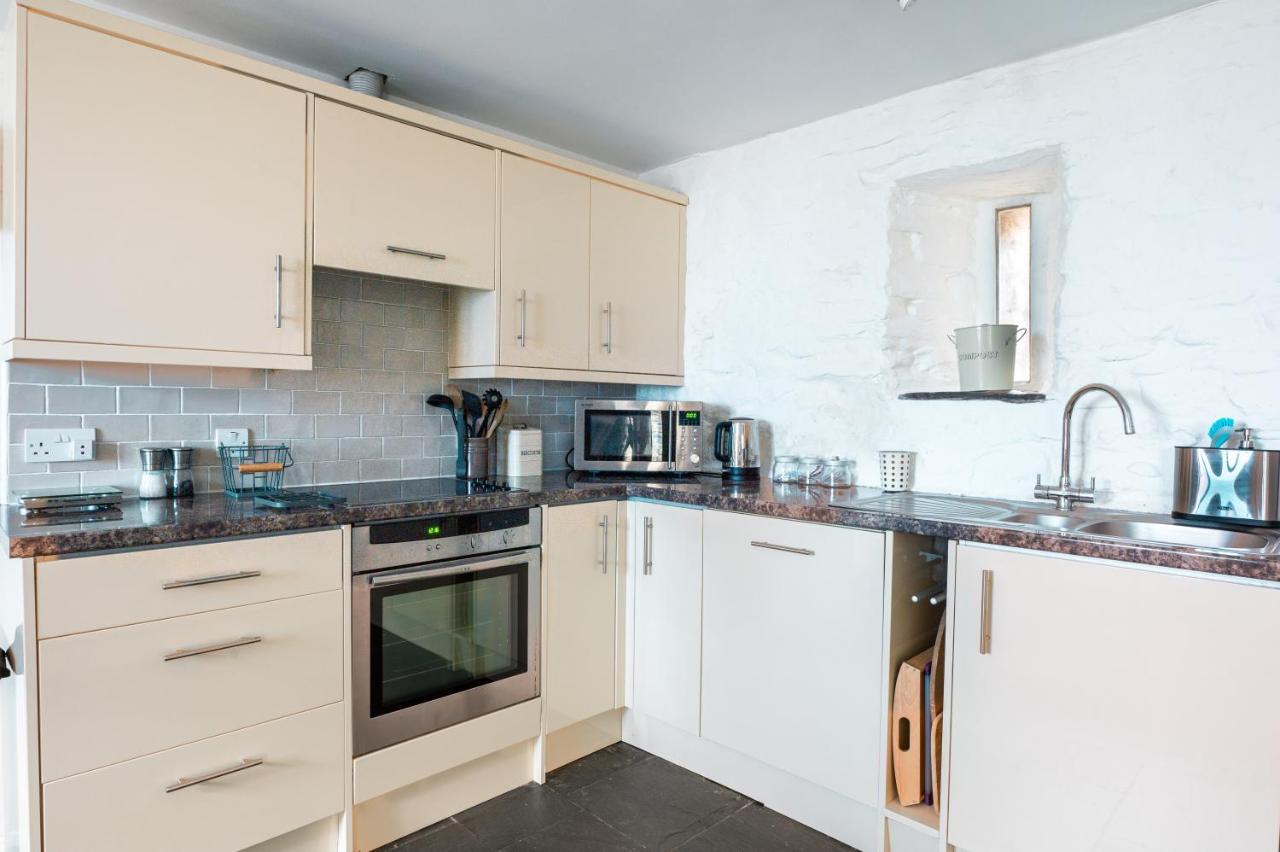 St Davids Hideaway With Roll-Top Bath & Log Burner 외부 사진