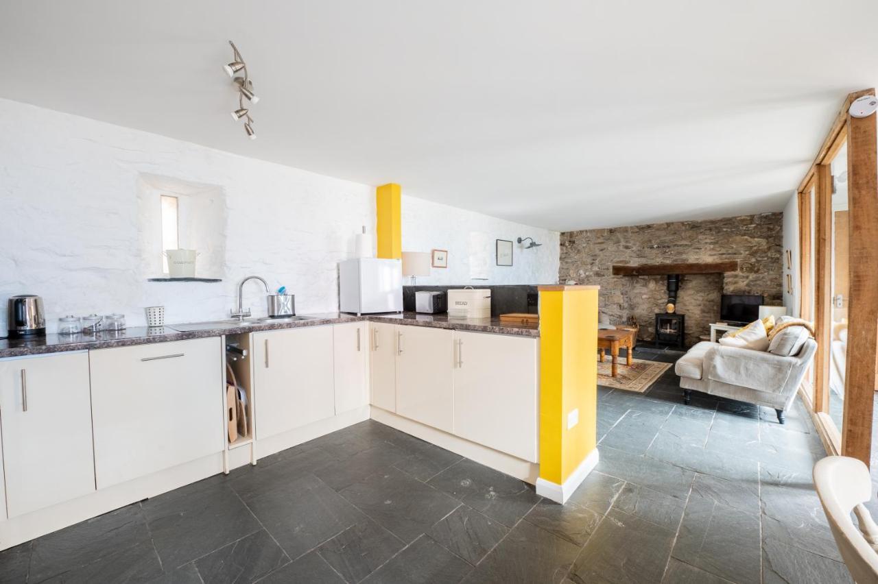 St Davids Hideaway With Roll-Top Bath & Log Burner 외부 사진