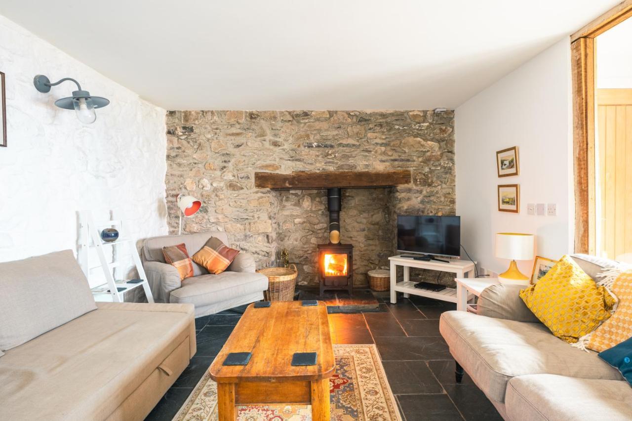 St Davids Hideaway With Roll-Top Bath & Log Burner 외부 사진