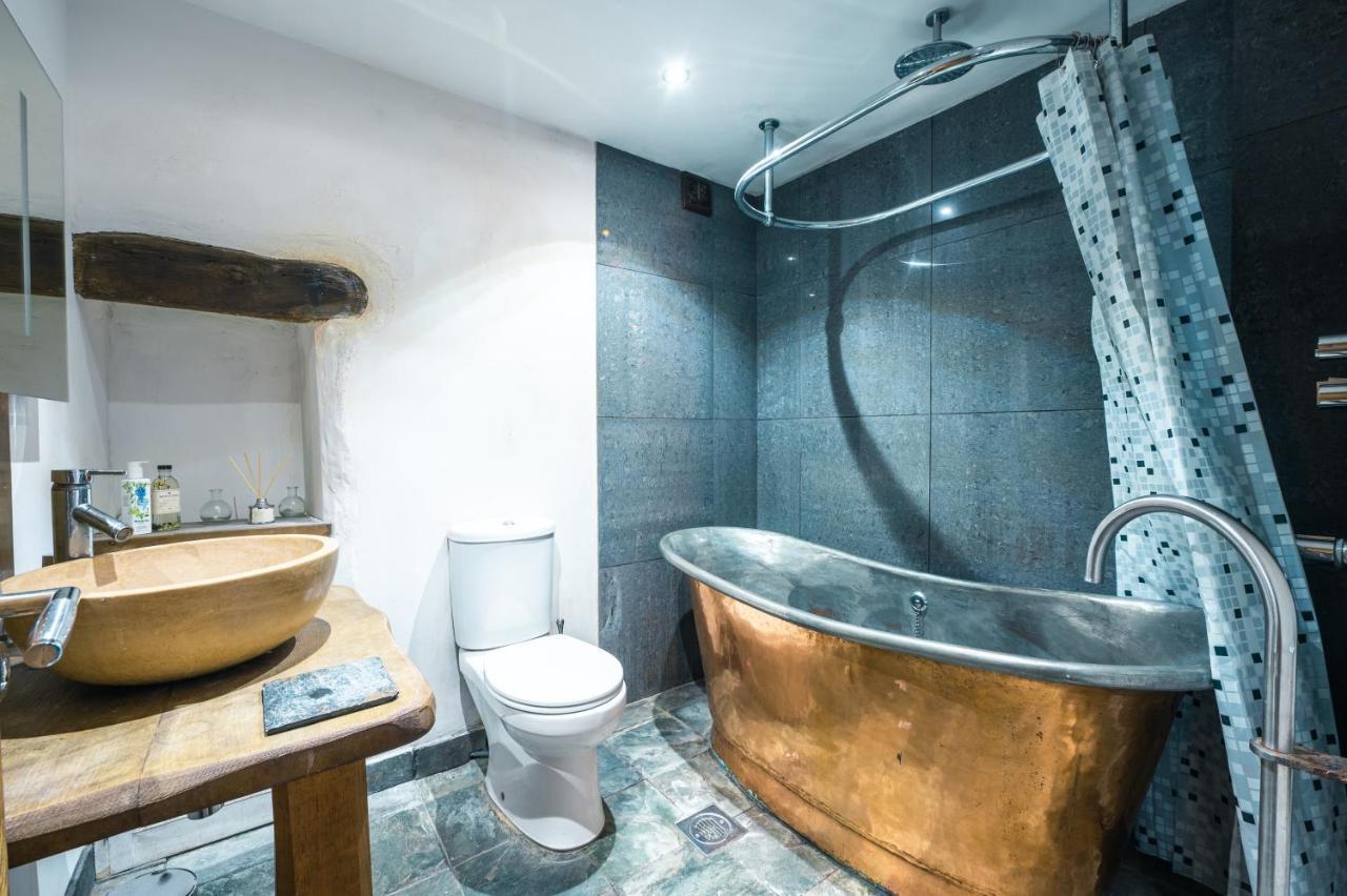 St Davids Hideaway With Roll-Top Bath & Log Burner 외부 사진